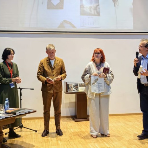 La Ipotesti a avut loc decernarea Premiului Național de Poezie „Mihai Eminescu” – Opus Primum, o distincție acordată pentru cel mai bun volum de debut în poezie. Evenimentul s-a desfășurat sub semnul lui Eminescu și în locul care păstrează vie amintirea marelui poet, Memorialul Ipotesti.