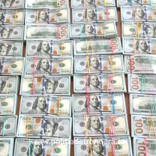 Doi cetățeni, surprinși cu 1,4 milioane de dolari ascunși în timpul încercării de a intra în România din Ucraina