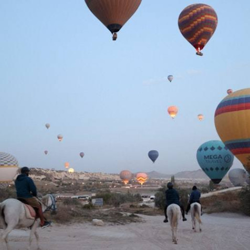 Accident grav cu baloane cu aer cald în Turcia, o persoană decedată și 19 răniți