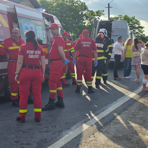 accident grav pe drumul national din botosani: zece raniti si o descarcerare