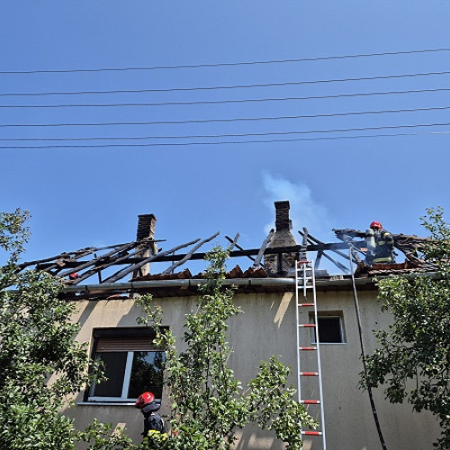 Incendiu la o casă din Valea Vinului, localizat rapid de pompierii satmareni