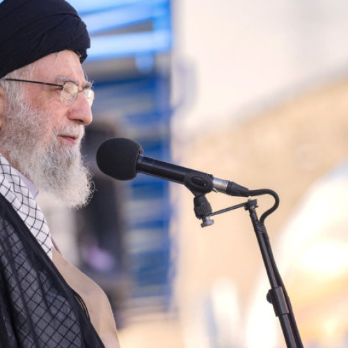 Khamenei, liderul suprem al Iranului, a făcut prima sa apariție publică în cinci ani, în octombrie 2024, și a transmis un mesaj dur pentru Israel. În fața unei mulțimi de zeci de mii de susținători într-o moschee din Teheran, el a declarat că Israelul „nu va rezista mult timp”. Liderul de 84 de ani a subliniat necesitatea de a opune o rezistență unită inamicului și de a își întări credința. Potrivit The Guardian, acest discurs a venit într-un context tensionat, cu câteva zile înainte ca Israelul să anunțe uciderea liderului Hezbollah, Hassan Nasrallah, condamnat de Khamenei, pe care îl cunoștea de zeci de ani.