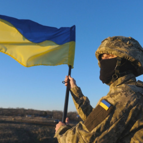 Majoritatea românilor nu cred că războiul din Ucraina se va încheia în curând, arată un sondaj realizat de INSCOP Research și citat de digi24.ro. Potrivit datelor, aproape două treimi dintre cetățeni, adică 60%, nu văd un sfârșit apropiat al conflictului, ceea ce poate indica fie speranțe pentru mediere internațională, fie o dorință colectivă de pace, depășind percepțiile despre situația de pe teren.