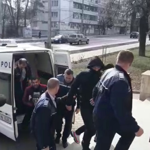 Trei minori și un adult, arestați după mai multe spargeri în Fălticeni