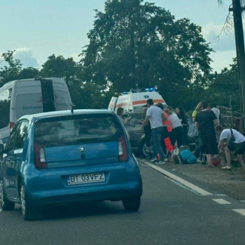 Accident grav în zona Vaculesti: 10 persoane rănite