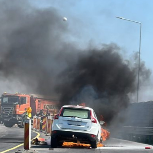 Maşină în flăcări pe o stradă din Cluj