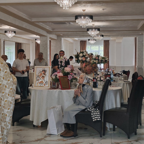 O femeie din Botoșani a împlinit 100 de ani și a fost sărbătorită ca o legendă a comunității