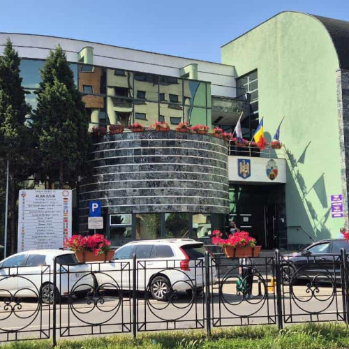 Primăria Alba Iulia asigură desfășurarea în condiții de siguranță a lucrărilor de pe strada fostei săli de sport "1 Mai"