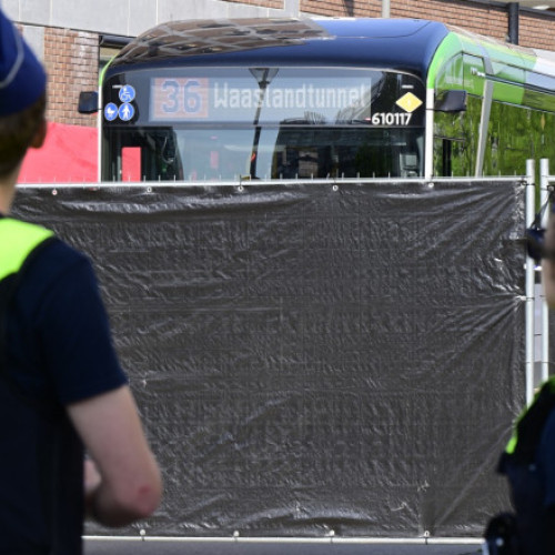 Atac cu cuțitul într-un autobuz din Antwerpen: o persoană a murit, alte două rănite