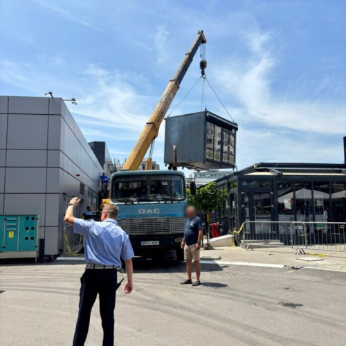 Trei chioșcuri și două bariere din spatele Pieței Drumul Taberei, desființate de autorități