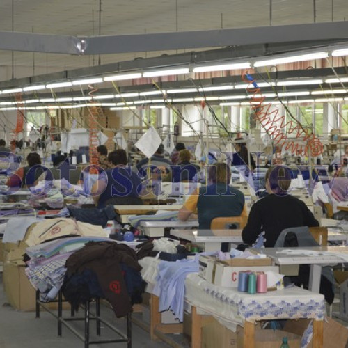 Zeci de masini de cusut din Botoșani, scoase la vânzare de o firmă aflată în faliment