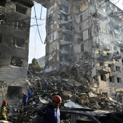 Atac cu drone și rachete asupra Kievului: cel puțin 14 morți și zeci de răniți