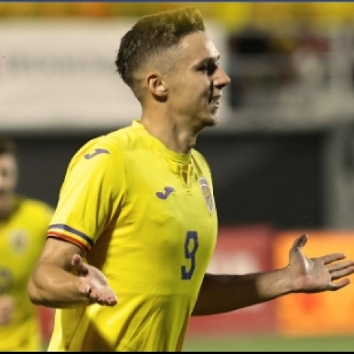 Echipa naționalei Under 21 a României, eliminată de la EURO 2025 după două eșecuri, va juca astăzi ultimul meci din grupa A în Slovacia, de la ora 22:00, conform site-ului monitorulbt.ro. Duelul impotriva Slovaciei va fi transmis în direct pe Pro Tv. La fel ca și reprezentativa pregătită de Daniel Pancu, care și-a anunțat despărțirea de naționala U21 după Campionatul European, gazdele acestui turneu au fost eliminate după partidele pierdute cu Spania și Italia.