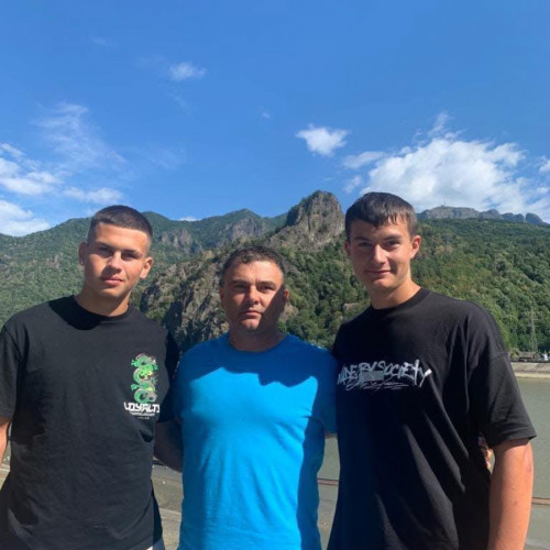 Doi sportivi din Galați, Matei Ursachi și Dragoș Zimbilschi, merită admirație pentru performanțele lor din sportul cu paddel și pagaia. Cei doi fac parte din lotul național Under 23 și au obținut rezultate deosebite.