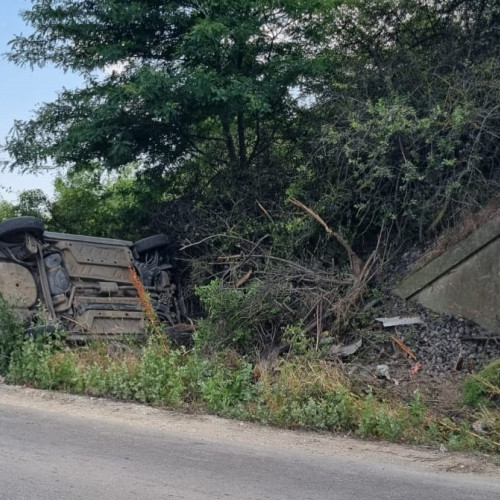 accident rutier în medgidia: mașină răsturnată în afara drumului