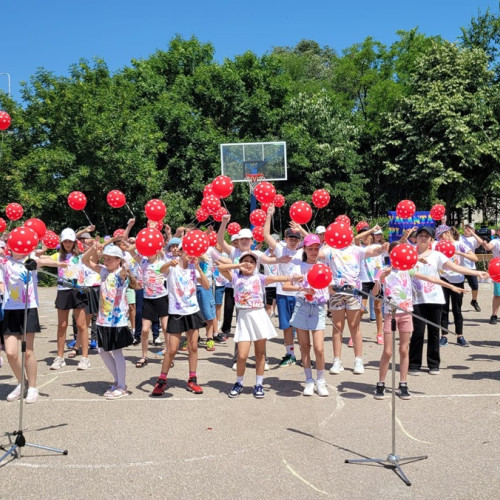 Spectacol de 1 iunie la liceul Lucian Blaga din Constanța