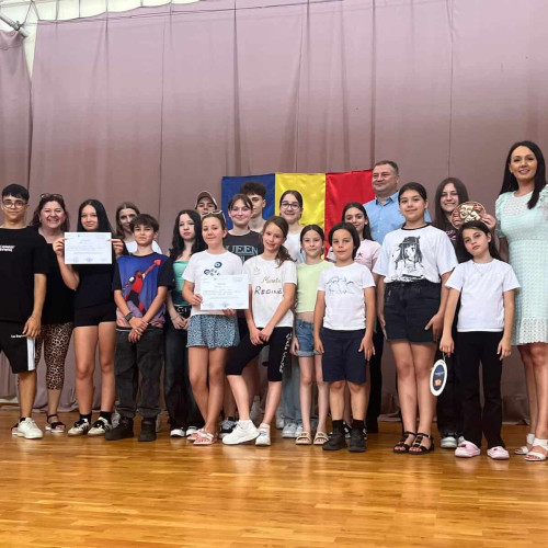 Două trupe de mici artiști de la Palatul Copiilor Alba câștigă premii la concursul „Copiii și lumea teatrului”