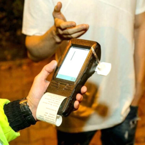 Bărbat acuzat de consum de droguri, scăpat de amendă după lunga așteptare a permisului