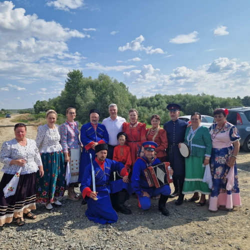 Festivalul tradițional lipovenesc de la Ghindărești, Constanța, a avut loc în acest an într-un mod special, adunând sute de participanți. Evenimentul a fost organizat de primăria localității și a avut ca scop promovarea diversității și frumuseții culturii lipovenești într-un cadru plin de atmosferă prietenoasă și colorată.