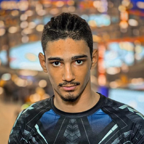 Eric, un tânăr sportiv din Medgidia, va avea ocazia să concureze alături de cei mai buni aventurieri ai artelor marțiale mixte la o competiție internațională importantă. Participarea sa reprezintă o șansă unică de a demonstra abilități și de a se afirma pe scena mondială.