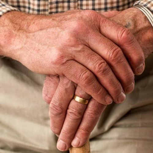 O bătrână din județul Botoșani a fost păcălită și a rămas fără economiile de o viață