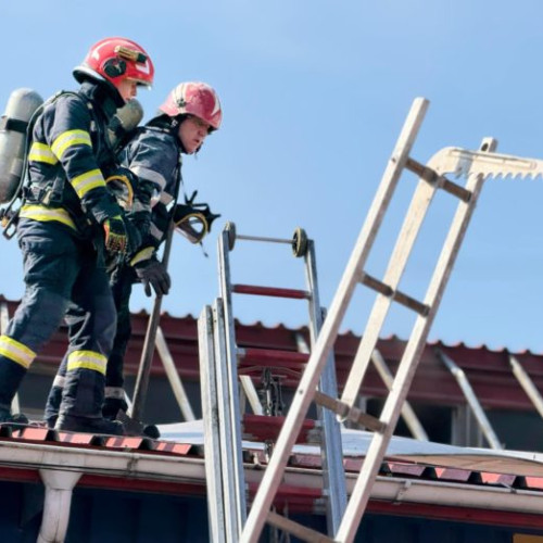 Incendiu la o cladire de depozitare și producție din Botoșani