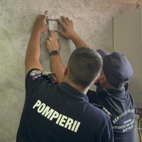Montarea detectoarelor de fum și monoxid de carbon în locuințe pentru siguranța comunităților din Bistrița-Năsăud