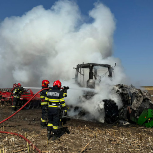 incendiu de proporții în Botoșani: tractor distrus complet pe terenul agricol din havarna