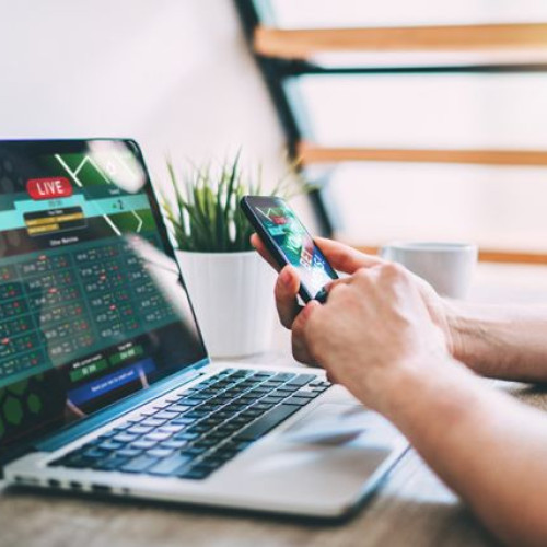 Numărul mare de agenții de pariuri și cazinouri din România reflectă o realitate socio-economică complexă