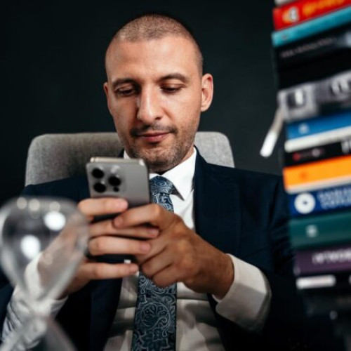 Iubita lui Stefan Mandachi cere ordin de protecție, acuzând comportament violent