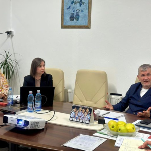 Valeriu Iftime, președintele Consiliului Județean Botoșani, a participat astăzi la o întâlnire importantă pentru finanțarea județului din fonduri europene. La eveniment au fost prezenți reprezentanți ai Agenției pentru Dezvoltare Regională Nord-Est, precum și administratorul public al județului, Lucian Diac-Milatinovici, consilierul Raluca Knihinschi și directorul Direcției de Dezvoltare și Promovare, Otilia Moruz.