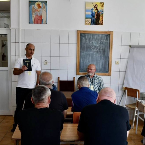 vizită a unei delegații americane la penitenciarul Găești pentru proiect de reintegrare socială