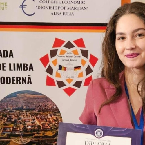 Maria-Andreea Petrea, elevă la Colegiul Național Mircea cel Bătrân din Constanța, a obținut rezultate remarcabile în anul școlar 2024-2025. Potrivit ziarulamprenta.ro, tânăra a câștigat primul loc la proba de eseu (nivel B2) la Olimpiada Națională de Limba Germana Modernă, fiind cea mai bine punctajată din țară cu 34,5 puncte. La aceeași competiție, a primit și premiul al doilea la proba de proiect pe echipe, sub îndrumarea profesoarei Dr. Lilia Cuciuc.