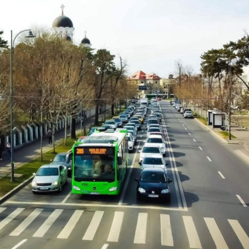benzi speciale pentru autobuz, un proiect care ar putea legaliza circulația motocicletelor și scuterelor în București