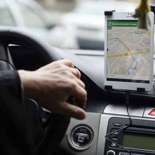Descinderi la firmele de ride-sharing și domiciliile persoanelor suspecte în mai multe județe