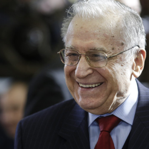 Ion Iliescu, internat în prezent la spitalul &quot;Dr. Agrippa Ionescu&quot;, a acordat un interviu amplu cu puțin timp înainte de internare, în care a vorbit și despre felicitările pe care le-a adresat recent lui Nicușor Dan, după ce acesta a devenit președintele României. Conform Digi24.ro, fostul președinte a spus că nu vede nimic nepotrivit în a felicita un câștigător, indiferent de preferințe politice, și a menționat că, într-o țară occidentală, această gest alergie nu ar trebui să uzeze de semnificații speciale.