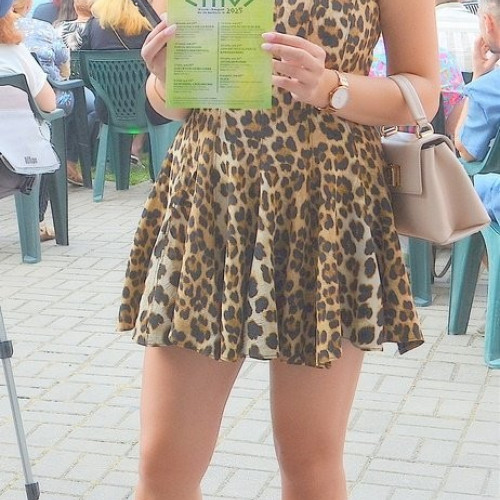 Startul ediției cu numărul 13 a teatrului de vară la Arad a fost marcat de spectacolul „Coaste din viața lui Adam”, în regia lui Octavian Strunila. Comedia a fost jucată pe scena din curtea Centrului Cultural Județean Arad și a reunit actori precum Anca Dinicu, Leonid Doni, Paul Ipate și Oana Strunila. Potrivit aradonline.ro, pentru aproape două ore, publicul a râs în hohote și a apreciat prestatia actorilor, care au fost la înălțime.