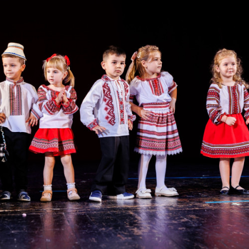 festivalul „joc voios de romanas” a adus tradiția în galeriile galatene