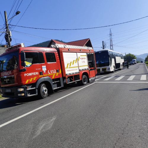 Autocar cu 43 de cetățeni sârbi, cuprins de flăcări pe DN 15