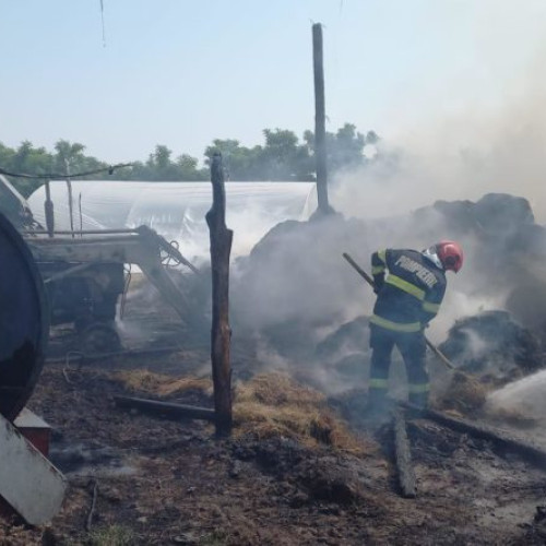 două incendii în județ care au distrus gospodării și furaje