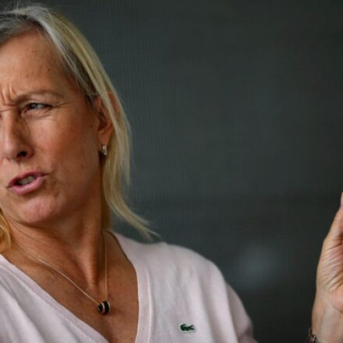 Martina Navratilova, fostă mare jucătoare de tenis și câștigătoare a 18 titluri de Mare Slem în simplu, consideră că decizia de a permite femeilor transgen să concureze în turneele WTA este o greșeală. Potrivit acesteia, această măsură ar putea afecta echitatea competiției.