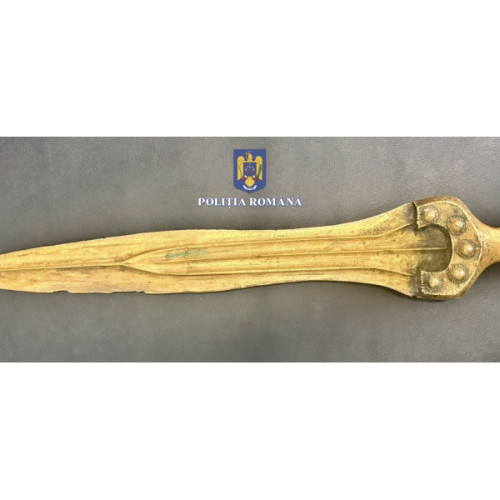 Percheziție la un bărbat suspectat de furt și de deținere ilegală de bunuri culturale, în Bacau