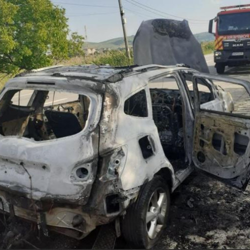 Incendiu puternic la un autoturism pe centura Gherla