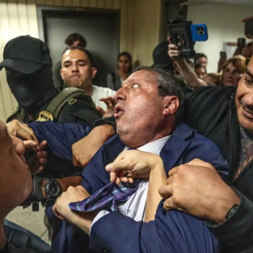 Brad Lander, candidat la funcția de primar al New Yorkului, a fost reținut de agenți ICE în timp ce încerca să apere un imigrant