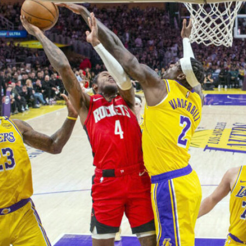 familia buss vinde los angeles lakers după 46 de ani deținere