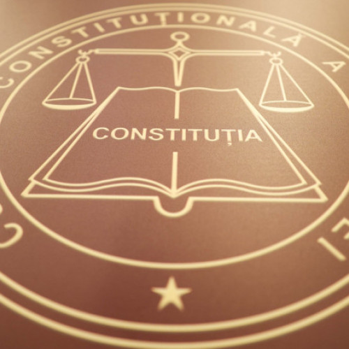 Partidul S.O.S. Romania a depus o sesizare la Curtea Constituțională împotriva legii privind combaterea discursului instigator la ură, anunță joi formațiunea. Legea, inițiată de deputatul Silviu Vexler, președintele Federației Comunităților Evreiești din România, vizează prevenirea antisemitismului, xenofobiei și radicalizării sociale. Potrivit S.O.S. Romania, această lege ar putea duce la crearea unui antisemitism artificial, fiind folosită pentru a justifica privilegii pentru anumite grupuri minoritare.