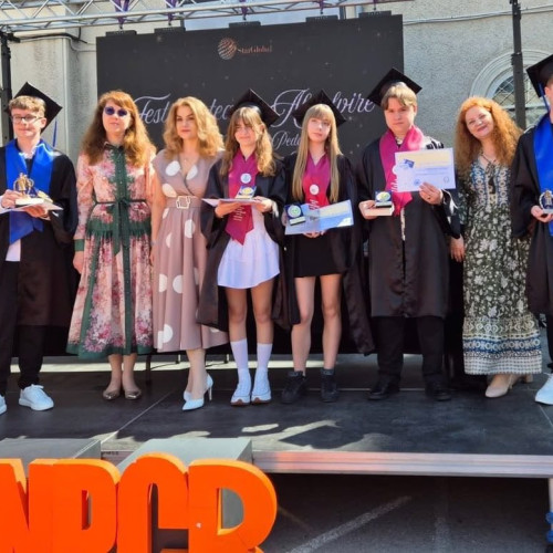 Ceremonie de premiere la liceu pentru cei mai buni elevi și absolvenți excepționali