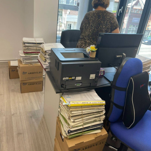 Camera Deputaților a aprobat prelungirea contractelor pentru 1.000 de angajați temporari de la Casa Națională de Pensii Publice până pe 30 iunie 2026. Decizia vizează personalul angajat pe perioadă determinată, implicat în procesul de evaluare a pensiilor, această măsură fiind adoptată fără necesitatea unor fonduri suplimentare, respectând limitele bugetare existente.