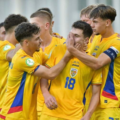 România U19 s-a calificat pentru prima dată în semifinale la Campionatul European de fotbal după o victorie clară cu 3-0 în fața Danemarcei, pe stadionul Arcul de Triumf. Înainte de meci, tricolorii știau că aveau nevoie doar de o victorie pentru a avansa, în timp ce danezii puteau merge mai departe și cu un egal.