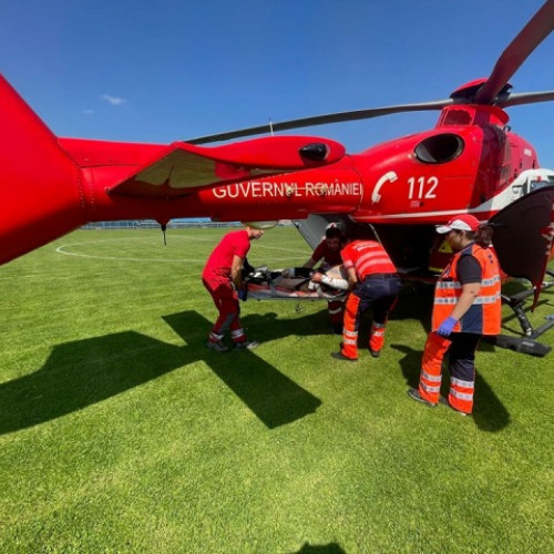 Elicopterul SMURD din Brașov a intervenit pentru salvarea unei persoane mușcate de urs în Covasna